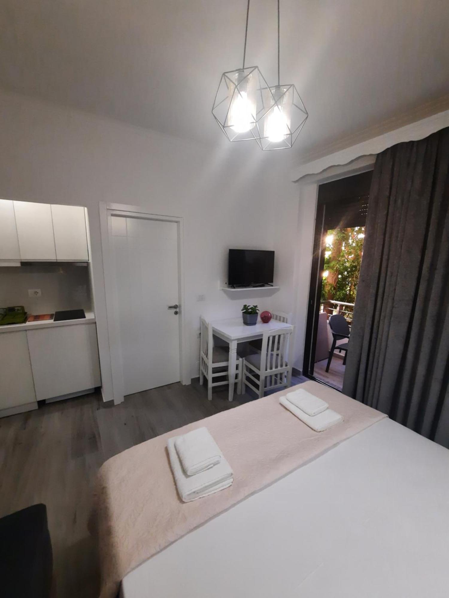 Nora'S Guesthouse Sarande Exterior photo